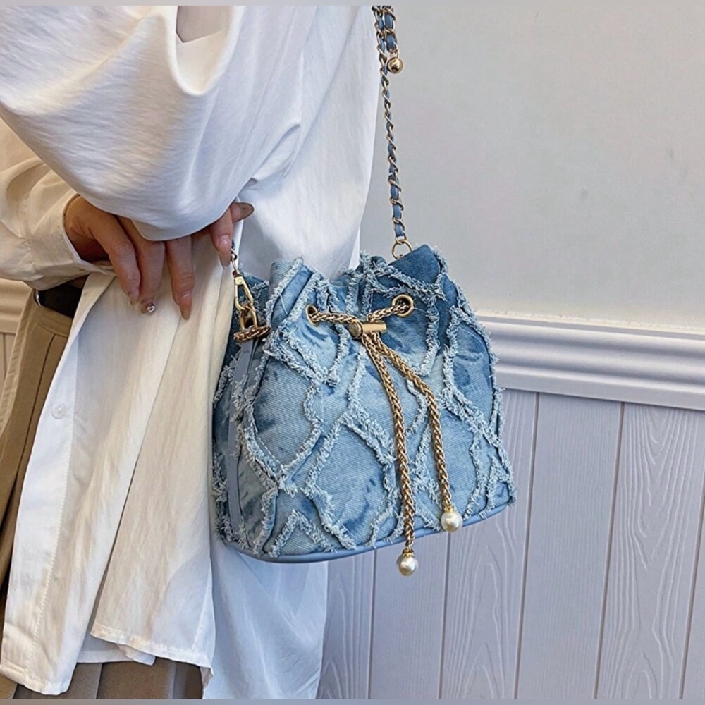 Blue Diamond Lattice Women's Shoulder Bucket Bag With Gold Metal Drawstring